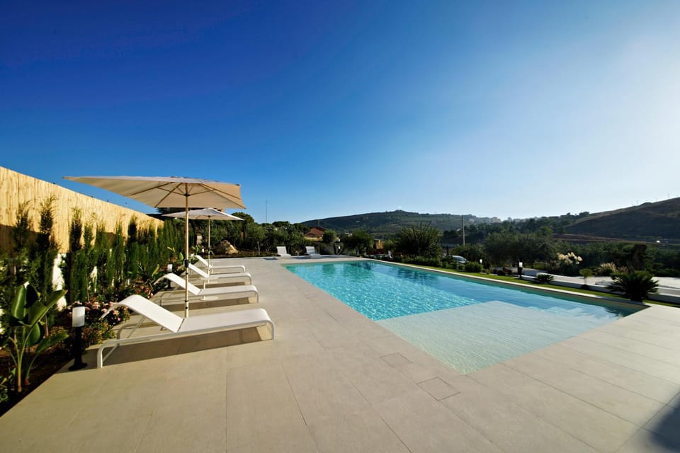 Day, Natural landscape, Mountain view, Pool view, Swimming pool, sunbed