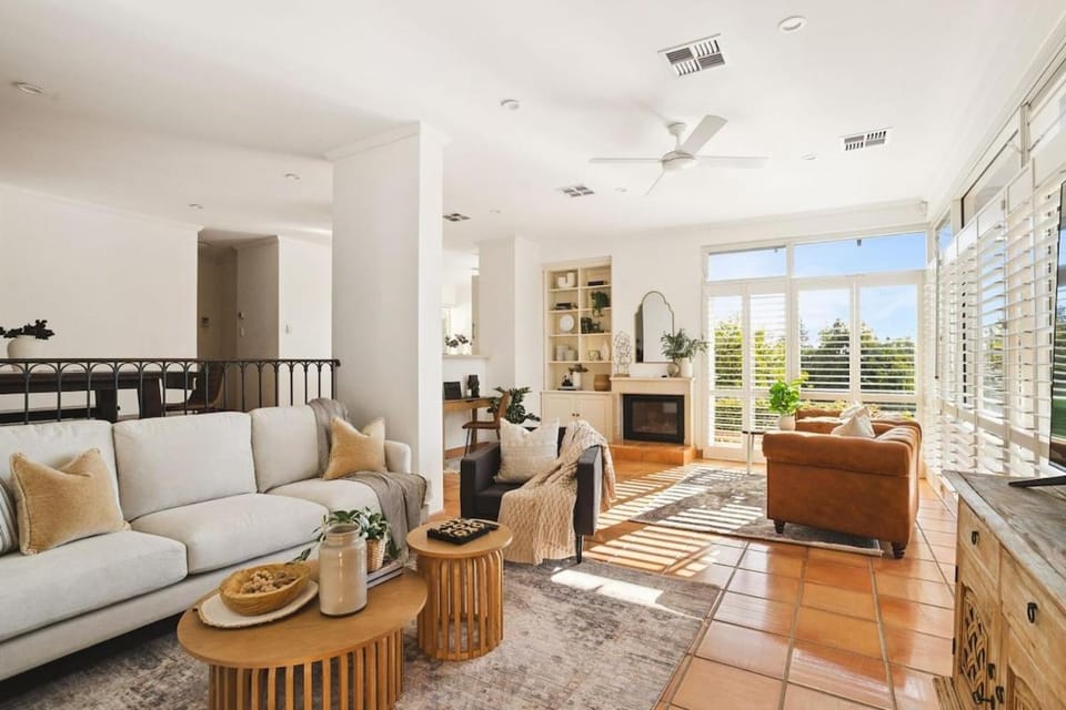 Living room, Seating area, fireplace