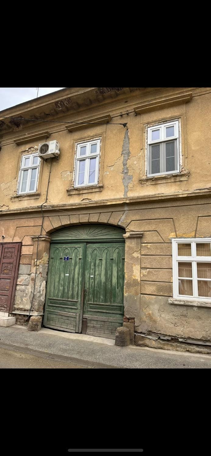Vino hostel single room with private bathroom Hostel in Novi Sad