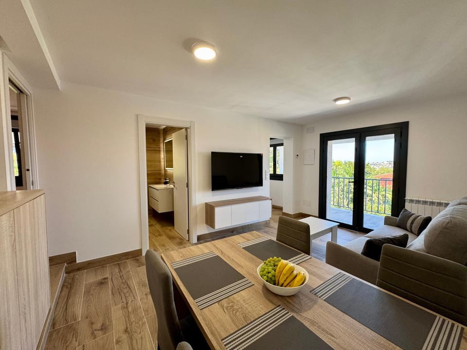 Kitchen or kitchenette, Living room, Dining area