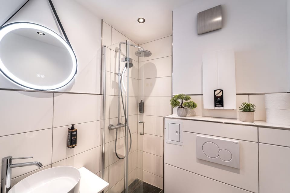 Shower, Toilet, Bathroom, towels