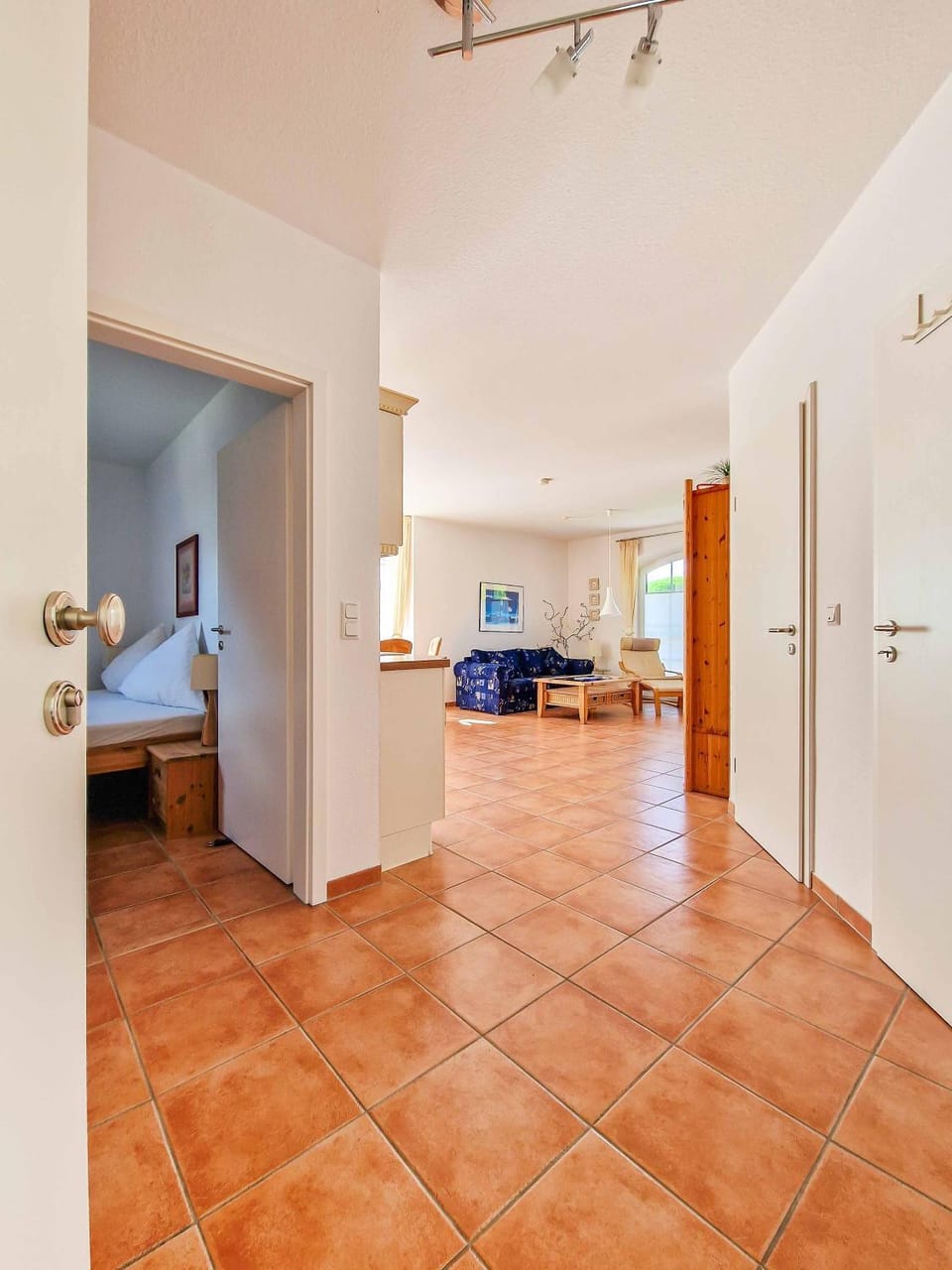 Bed, Kitchen or kitchenette, Living room, Seating area, Bedroom