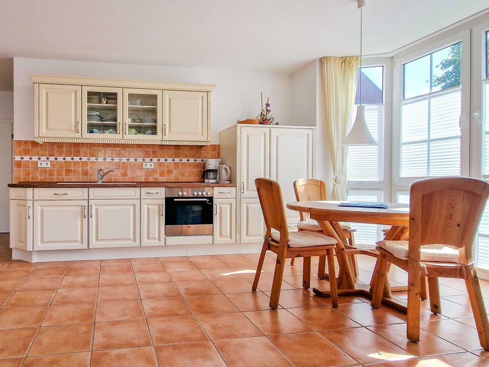 Kitchen or kitchenette, Dining area, dishwasher, oven, stove