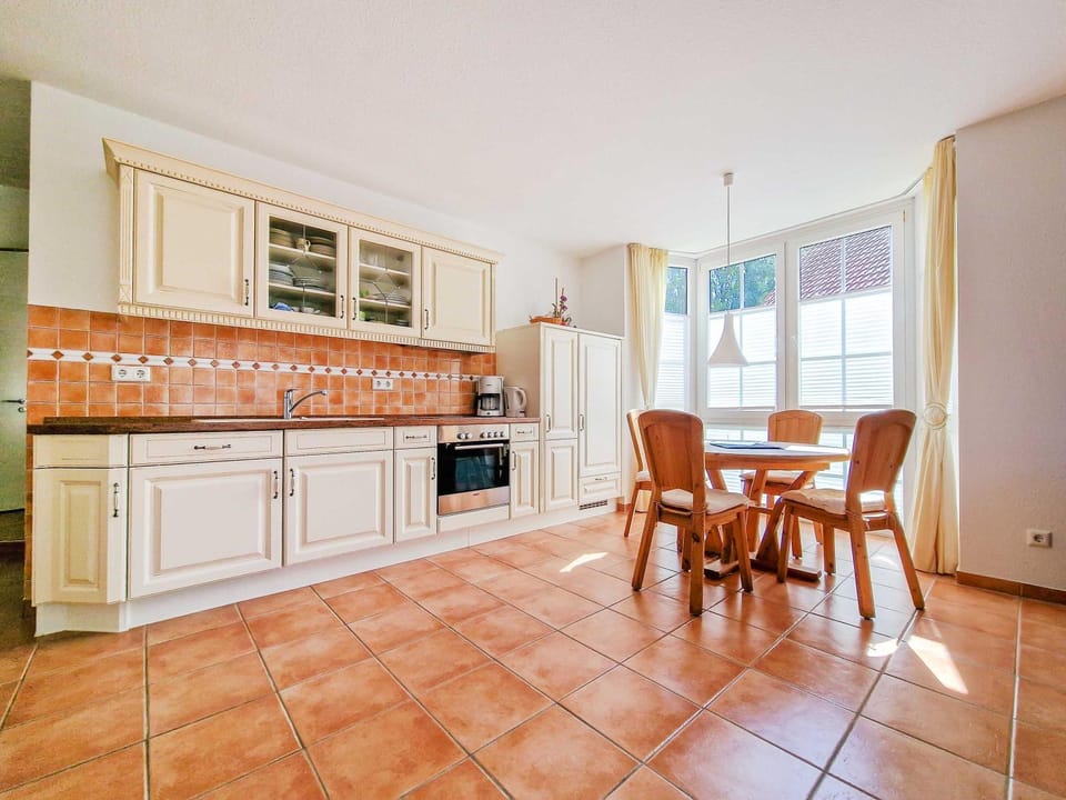 Kitchen or kitchenette, Dining area, dishwasher, stove