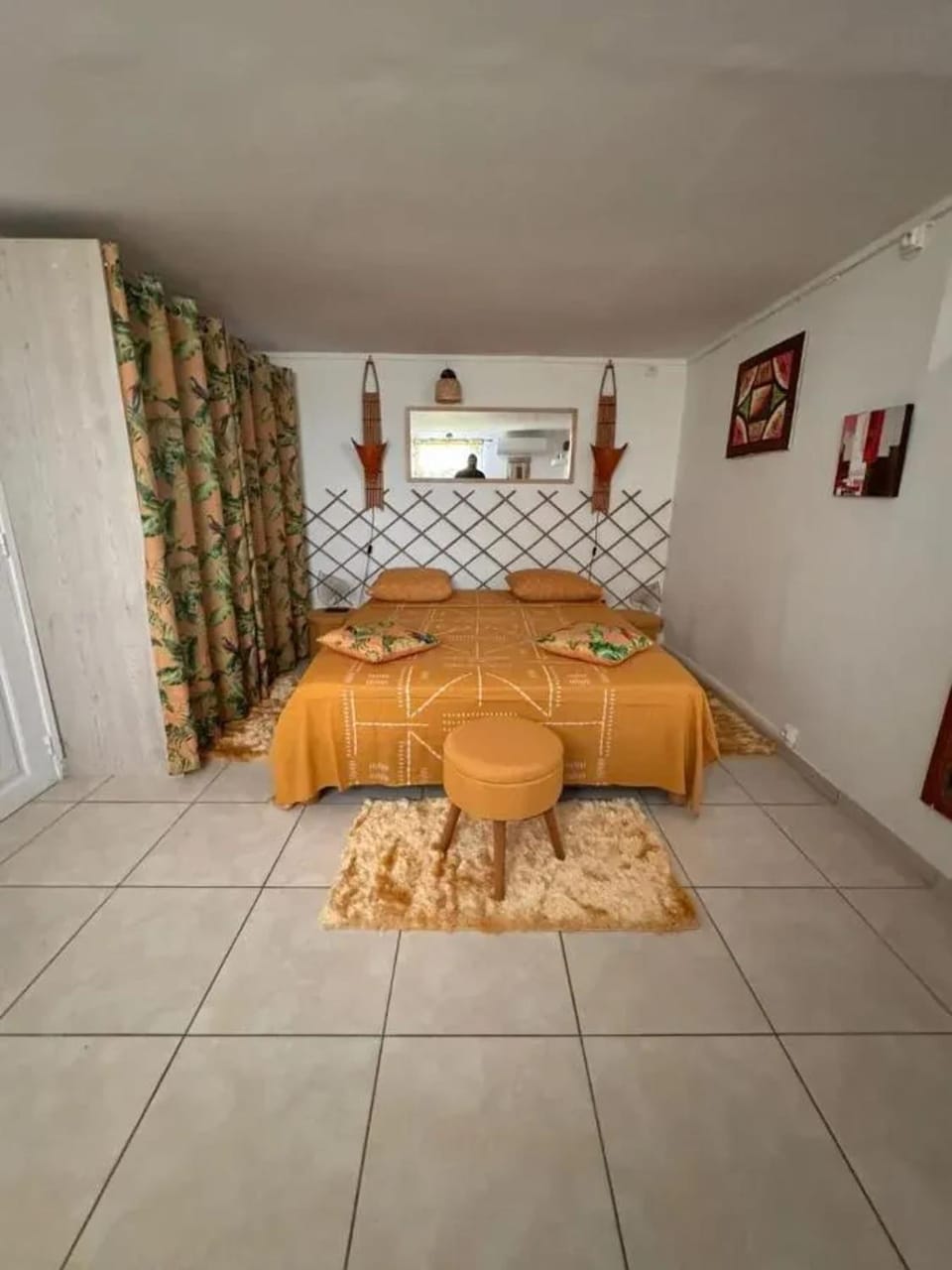 Photo of the whole room