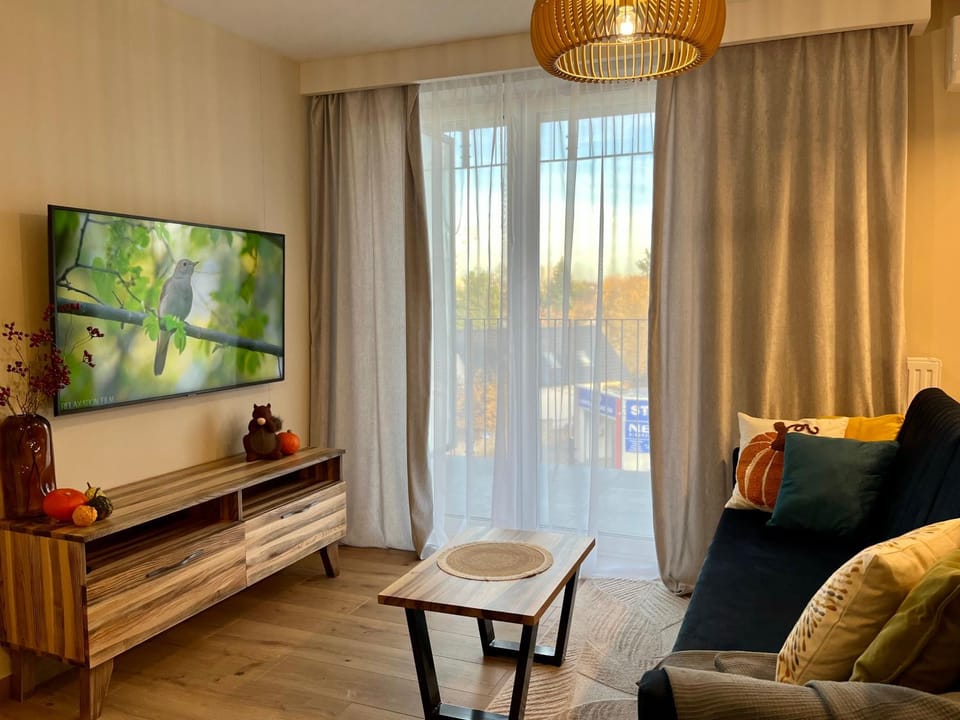 Communal lounge/ TV room, TV and multimedia, Living room, Seating area, Evening entertainment