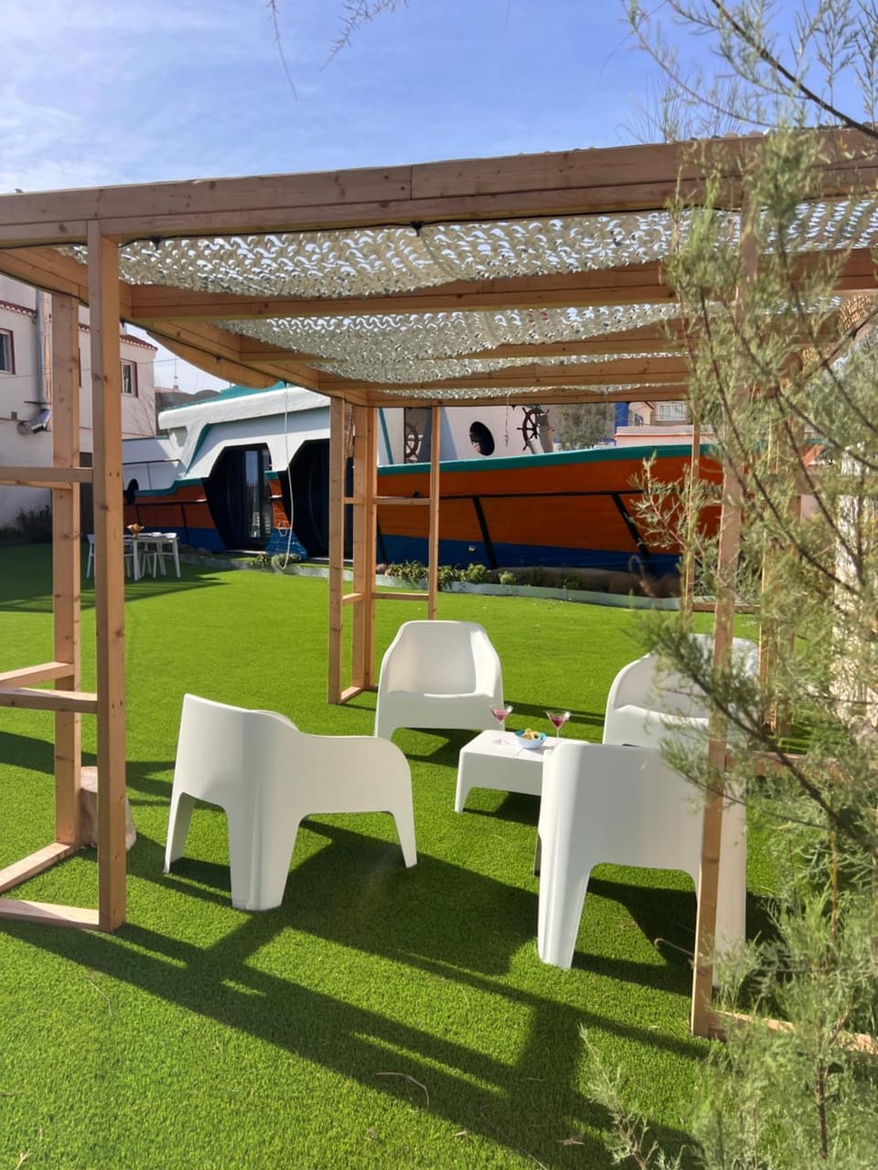 The Boat House - Beachfront Garden Home Docked boat in Ribera Baixa