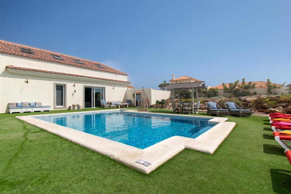 Villa Zarita Wonderful 6 Bedroom Villa Villa in Abona