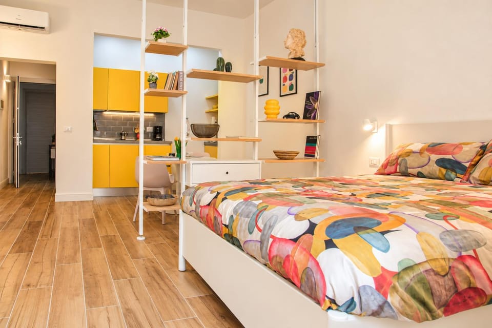 Bed, Kitchen or kitchenette, Photo of the whole room, Decorative detail, Bedroom, internet, pet friendly, kitchen