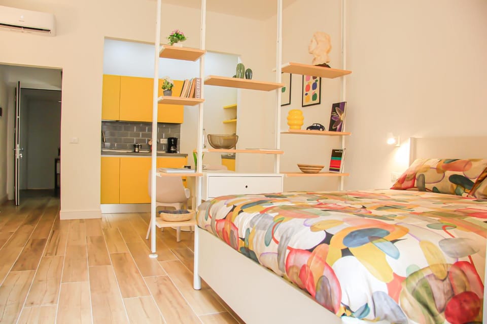 Bed, Kitchen or kitchenette, Photo of the whole room, Bedroom, wardrobe, air conditioner