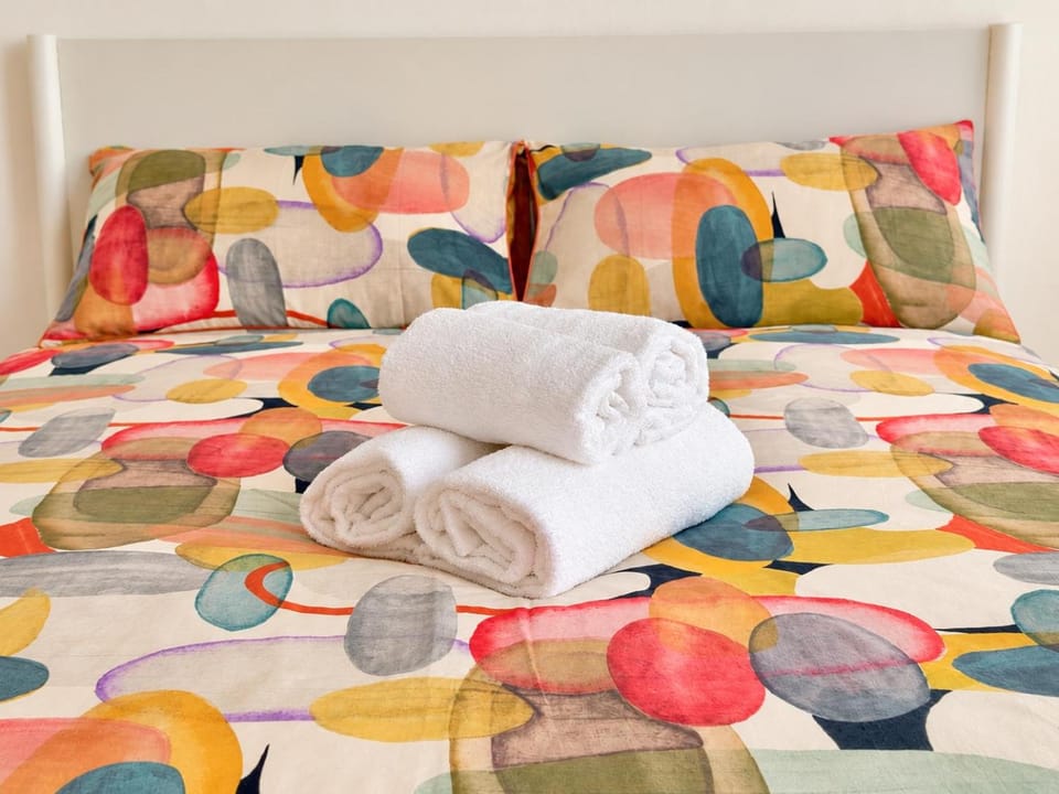 Bed, Photo of the whole room, Bedroom, towels