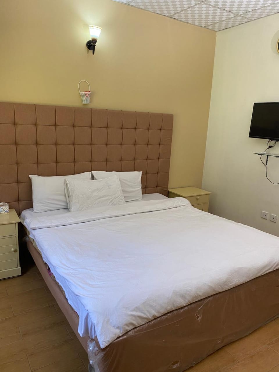 TV and multimedia, Photo of the whole room, Bedroom