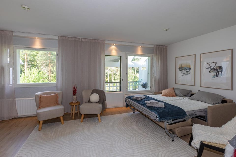 Bed, Living room