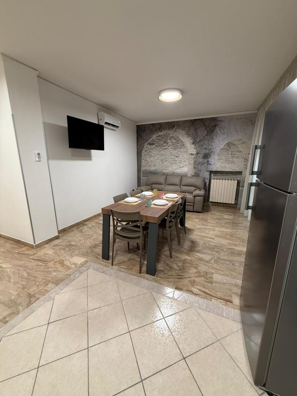 TV and multimedia, Living room, Seating area, Dining area