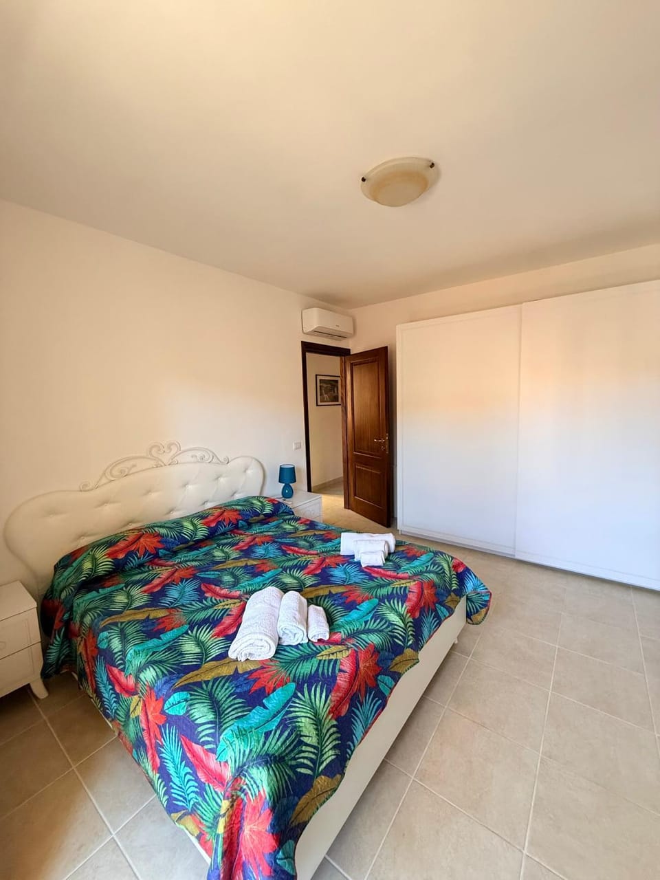 Bedroom, wardrobe