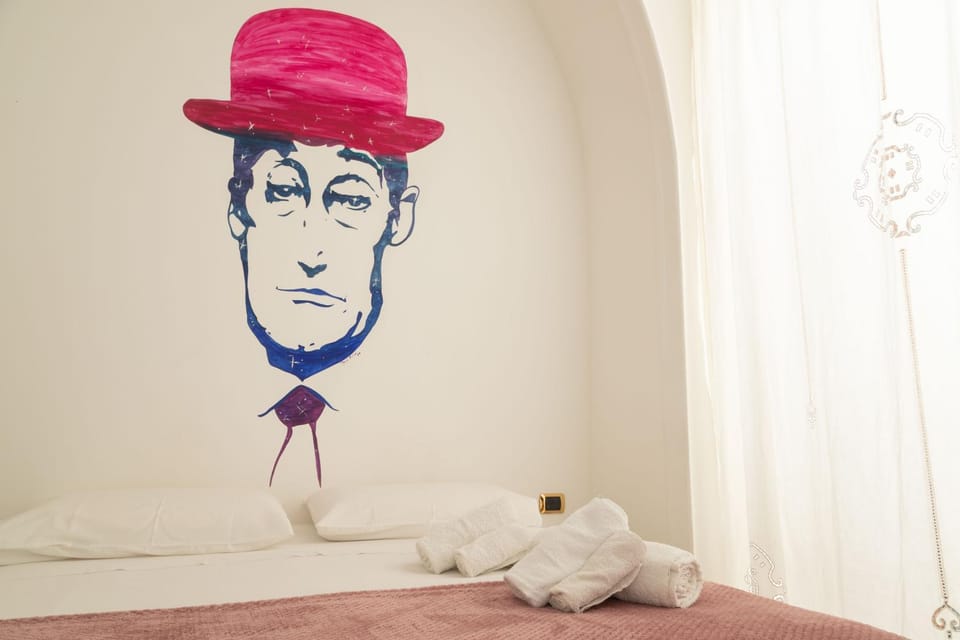 Bed, Photo of the whole room, Decorative detail, Bedroom, towels