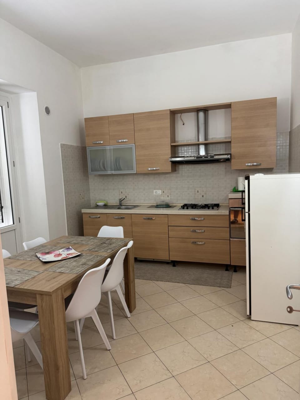 Kitchen or kitchenette, Dining area, stove