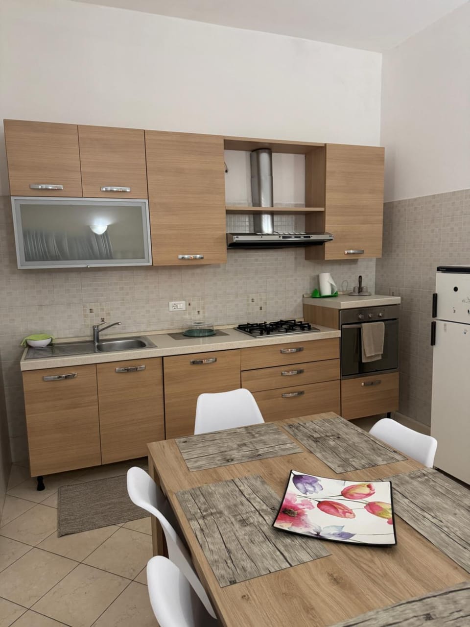 Kitchen or kitchenette, Dining area, stove