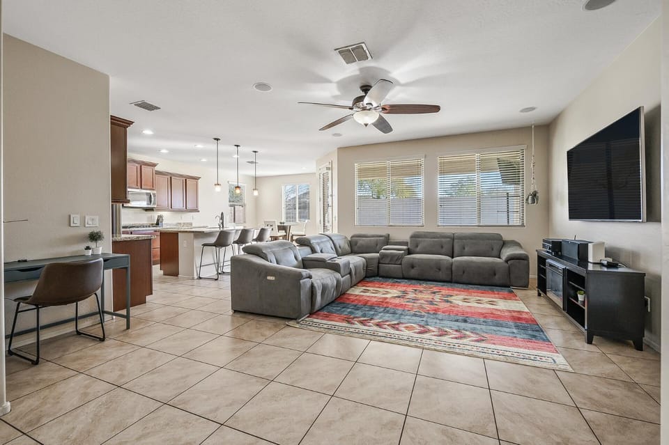 Communal lounge/ TV room, TV and multimedia, Living room, Seating area