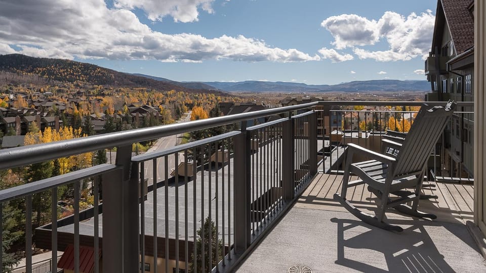 View (from property/room), Seating area, Mountain view