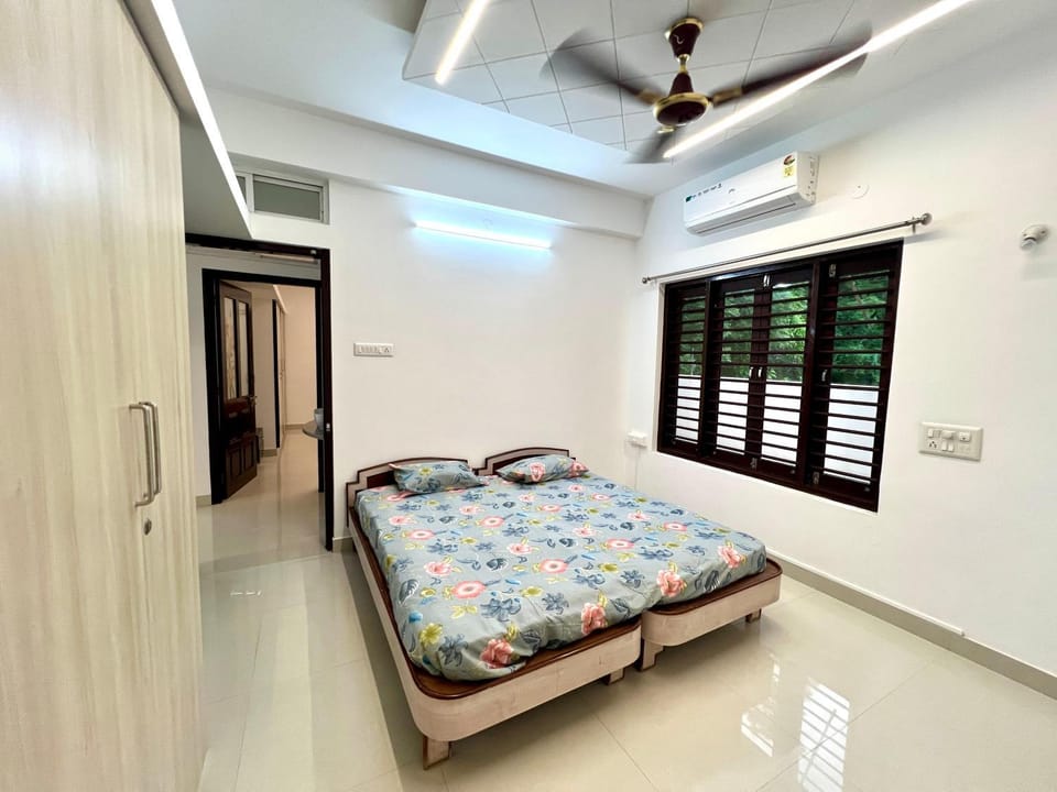 Bed, Bedroom, wardrobe, air conditioner