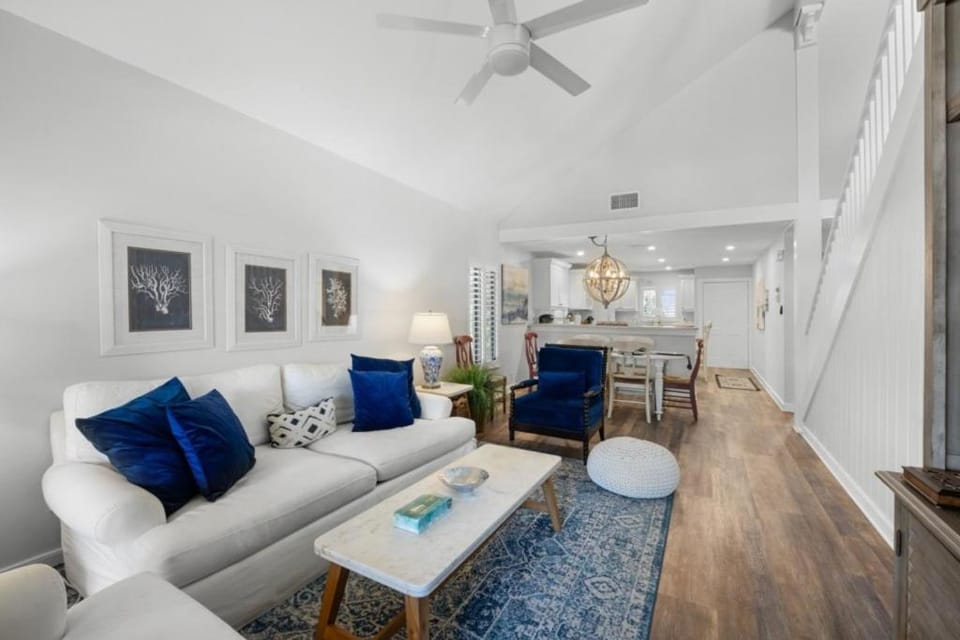 Ventura Captiva 2B- Island Charm meets Coastal Lux Apartment in Sanibel Island