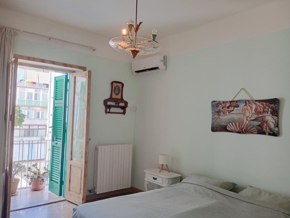 Bed, Photo of the whole room, Bedroom, air conditioner