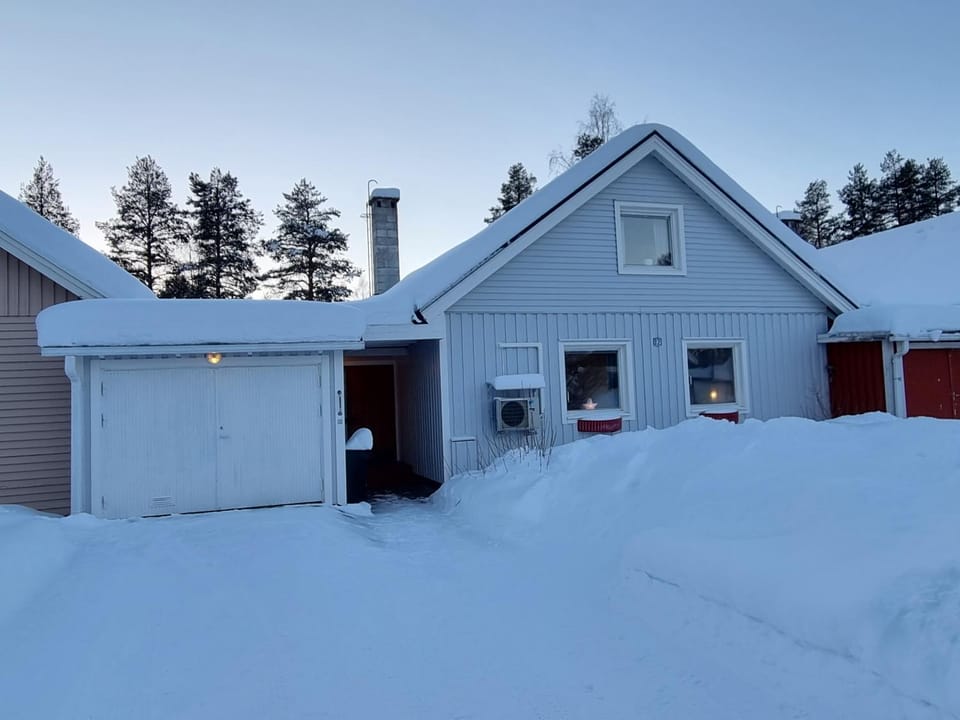 Property building, Day, Winter
