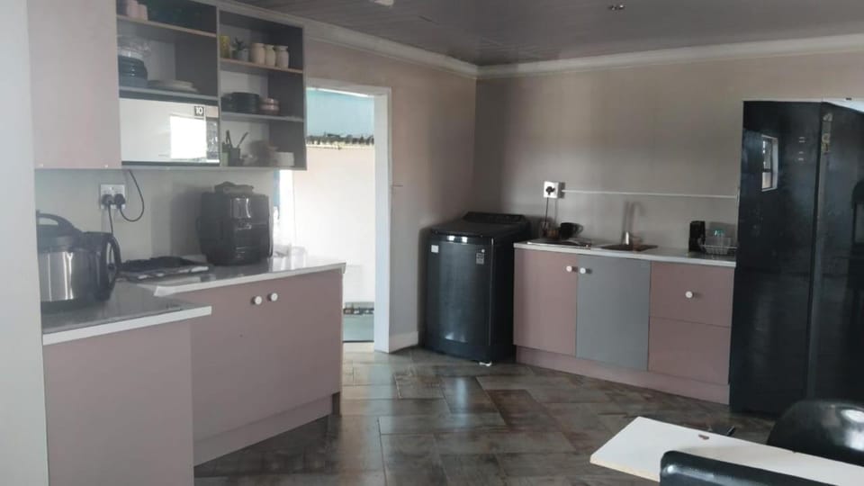 Self serviced cute and comfy nestled in the heart of lenasia Apartment in Gauteng