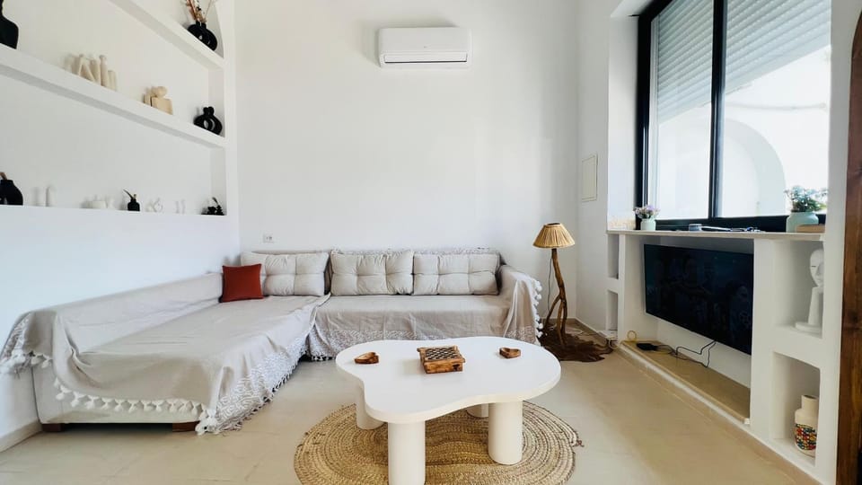 TV and multimedia, Living room, air conditioner