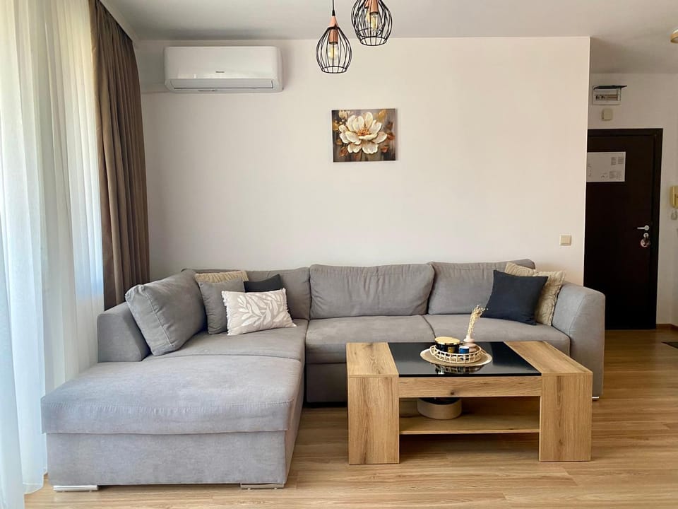 Living room, Seating area, air conditioner
