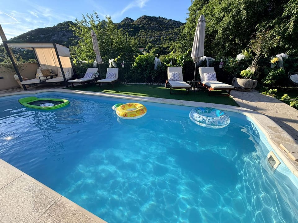Day, Natural landscape, Garden view, Pool view, Swimming pool, sunbed