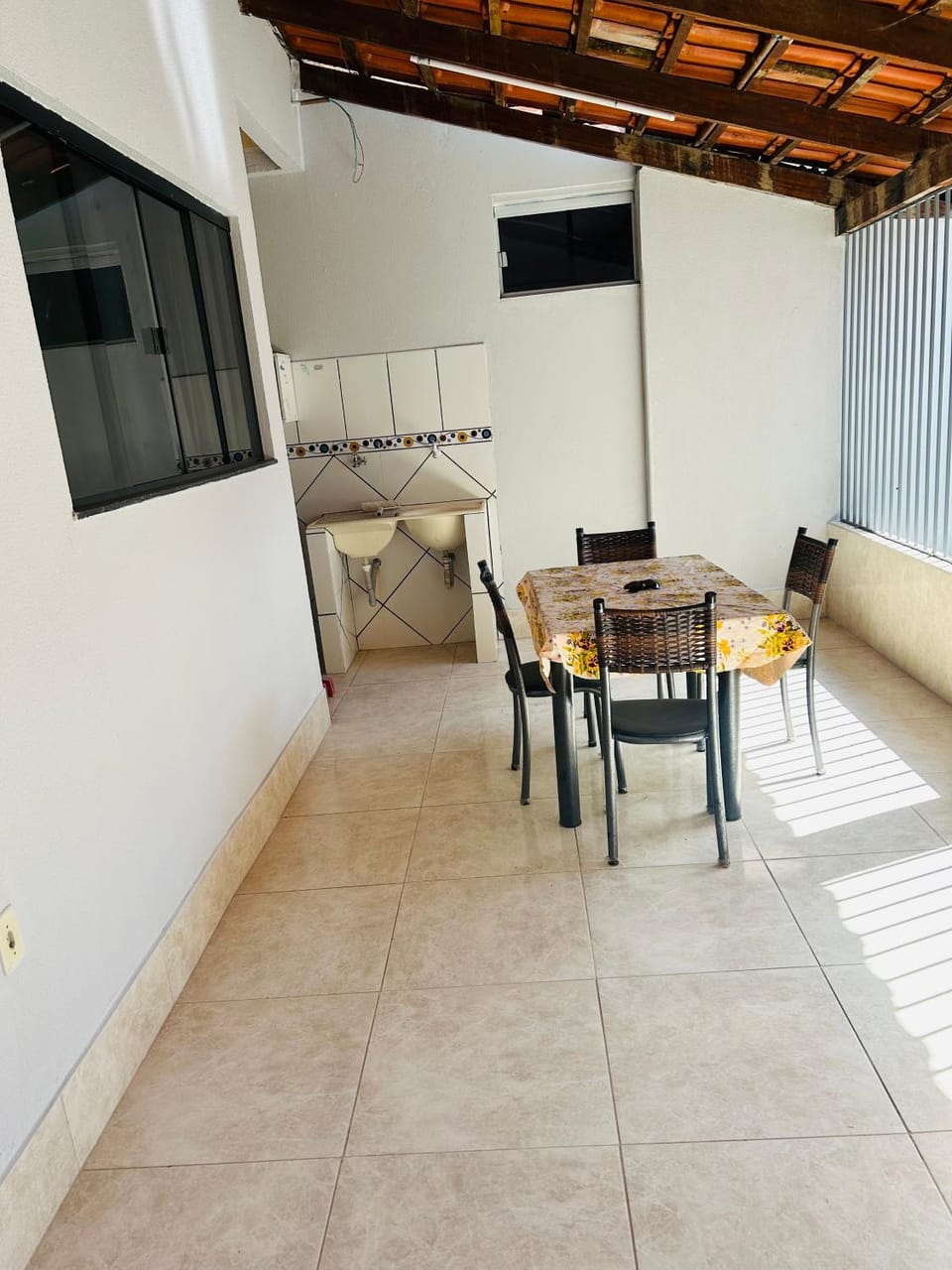 Residência perto do auditório da Puc salão de assembleia TJ, Villa in Goiania