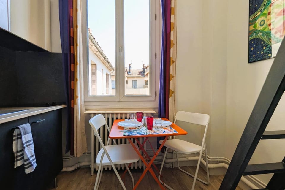 Bright studio - 300 meters from the Port of Toulon Apartment in Toulon