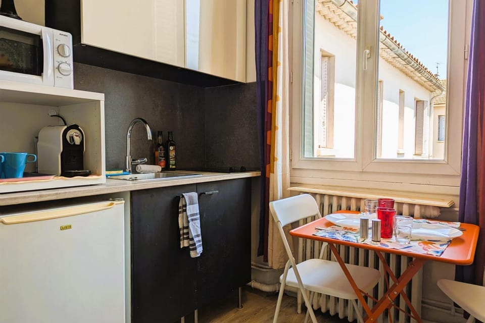 Bright studio - 300 meters from the Port of Toulon Apartment in Toulon