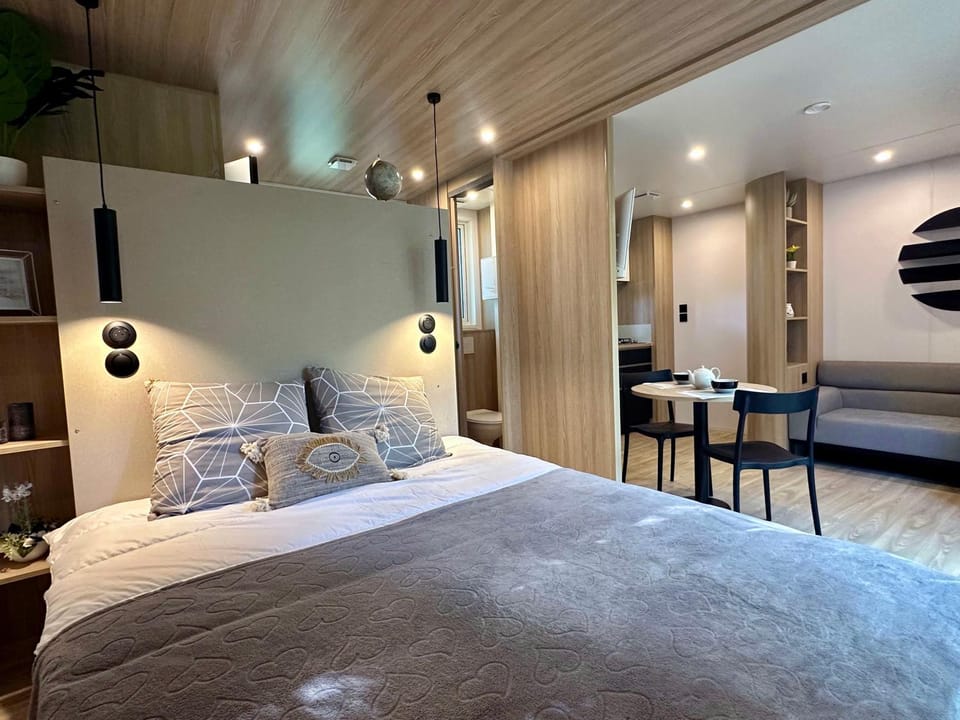 Bed, Bedroom