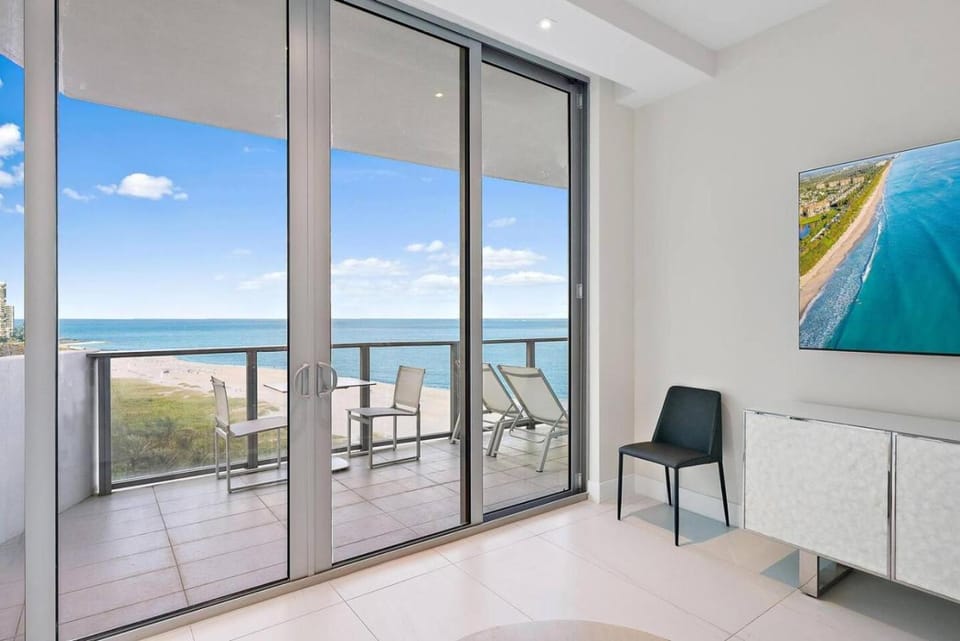 2BR 2BA Ocean View at Luxury Resort Amrit. Apartment in Riviera Beach