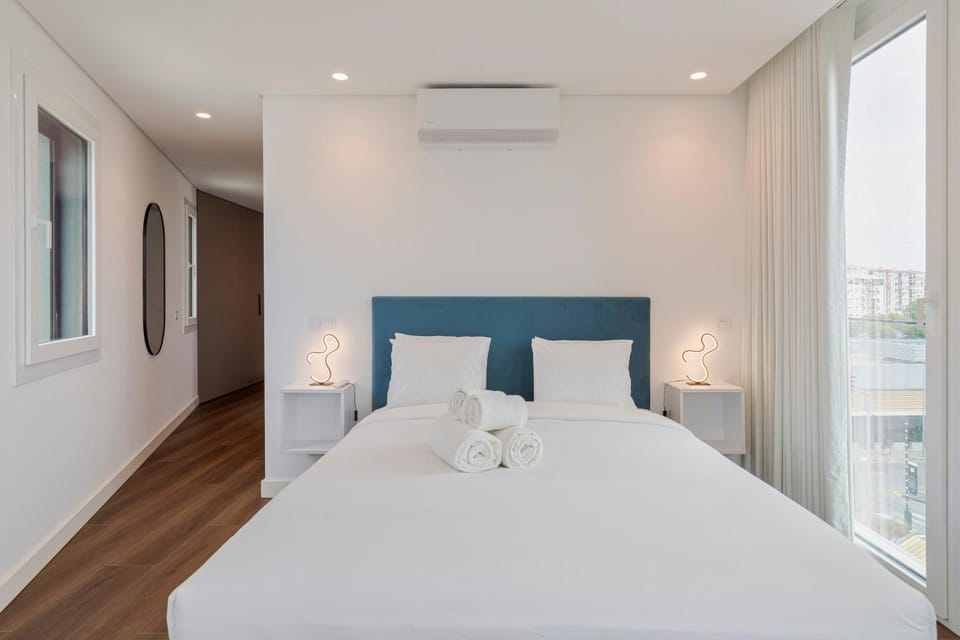Bed, Photo of the whole room, Bedroom, towels, air conditioner