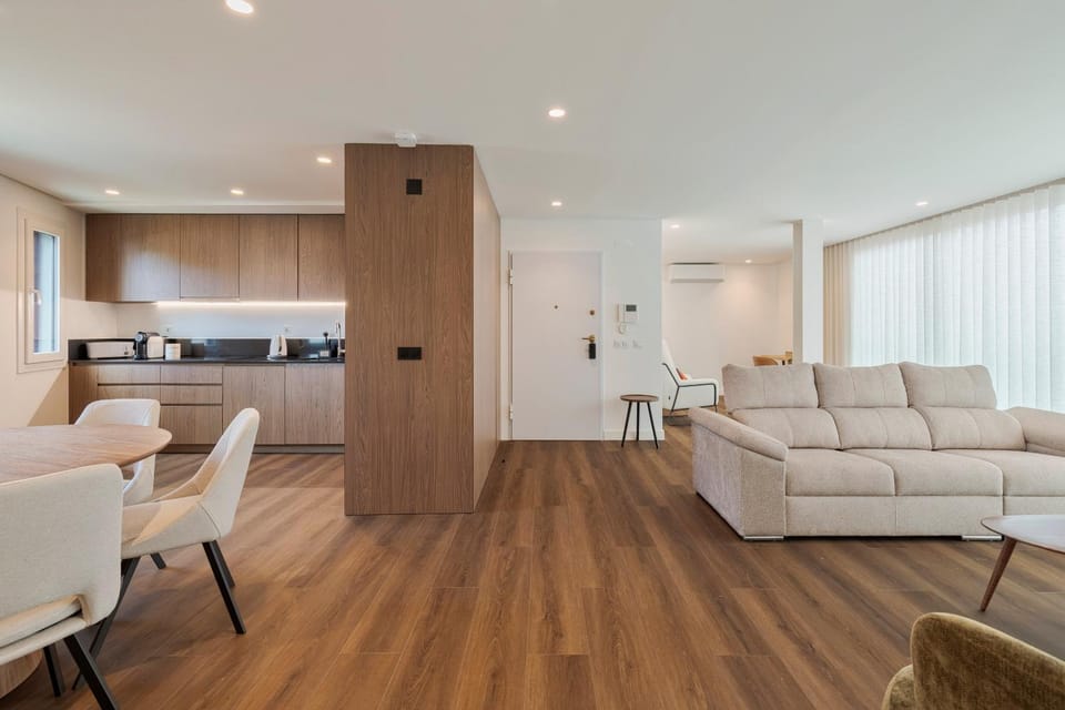 Kitchen or kitchenette, Living room, Seating area, Dining area