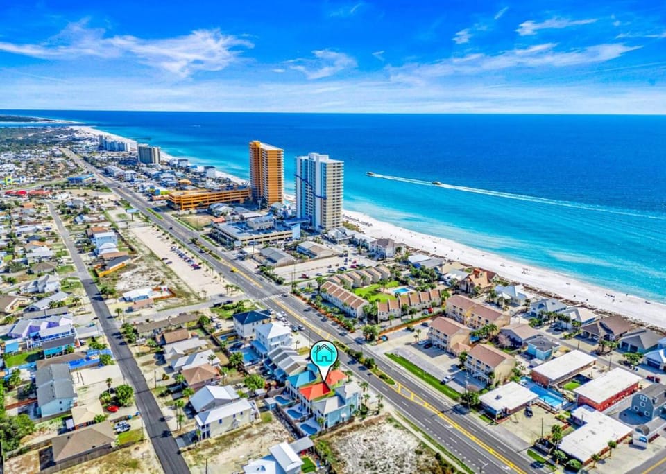 Neighbourhood, Natural landscape, Bird's eye view, Beach, City view, Sea view, Street view, Location
