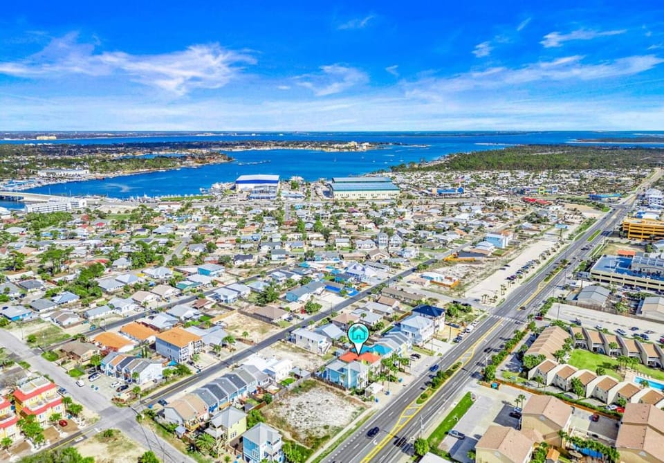 Neighbourhood, Natural landscape, Bird's eye view, Street view, Location