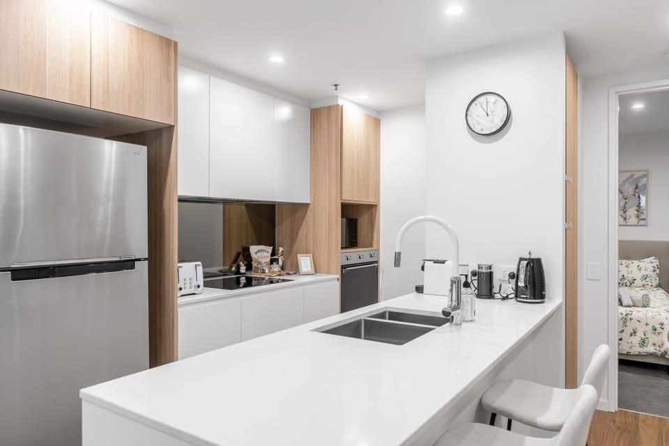Coffee/tea facilities, Kitchen or kitchenette, oven, stove, toaster