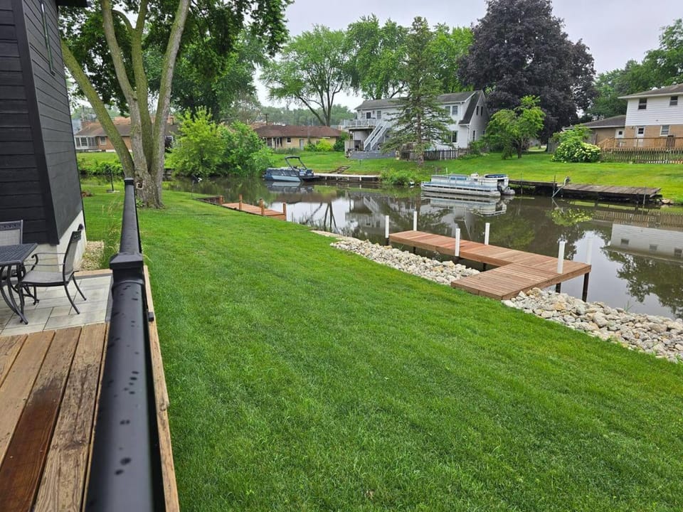 McHenry Riverside Retreat Comfort House in Illinois