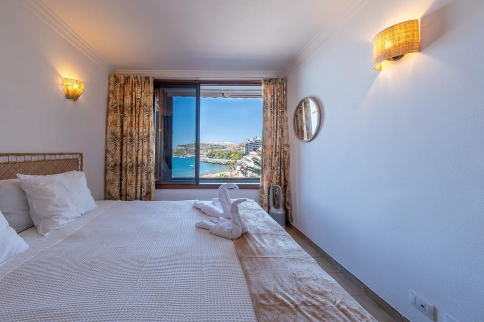 Bed, Bedroom, Sea view
