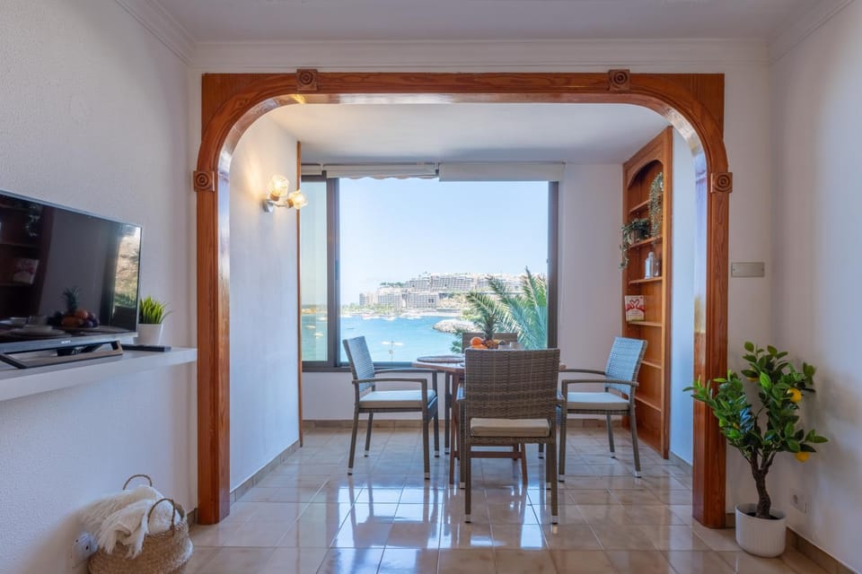 View (from property/room), Dining area, Sea view