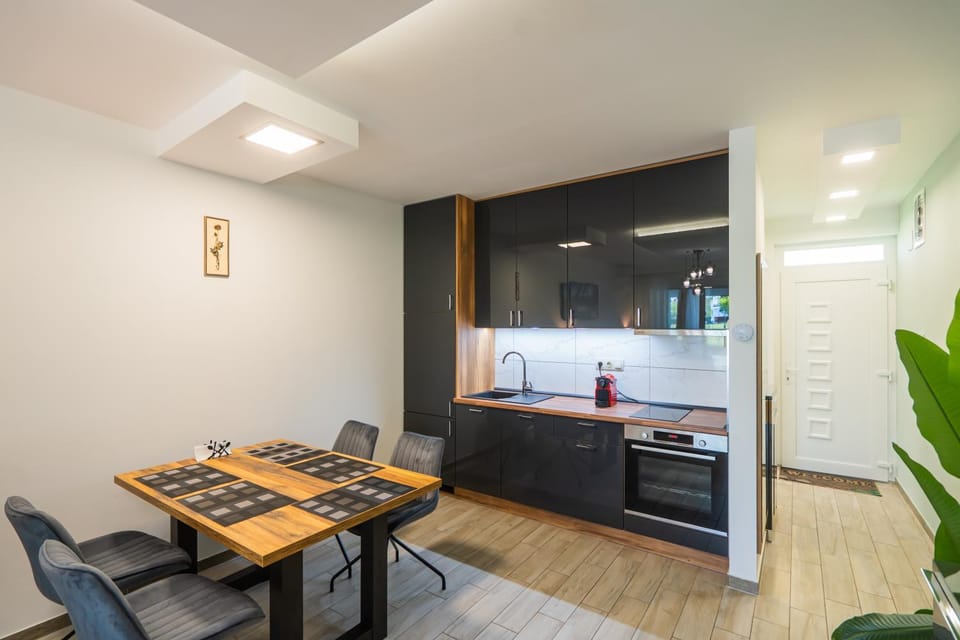 Dining area, kitchen