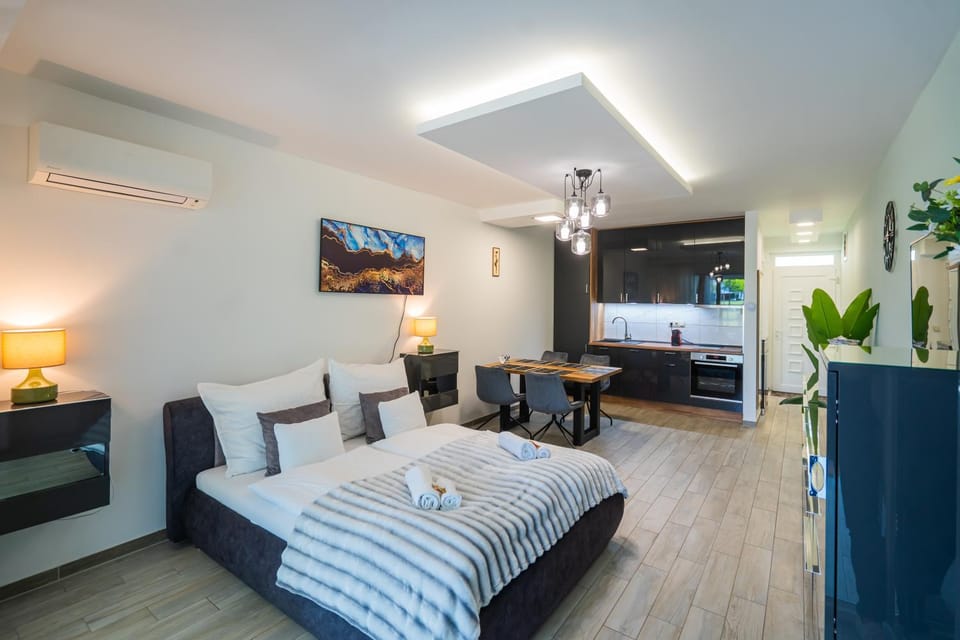 Bed, Photo of the whole room