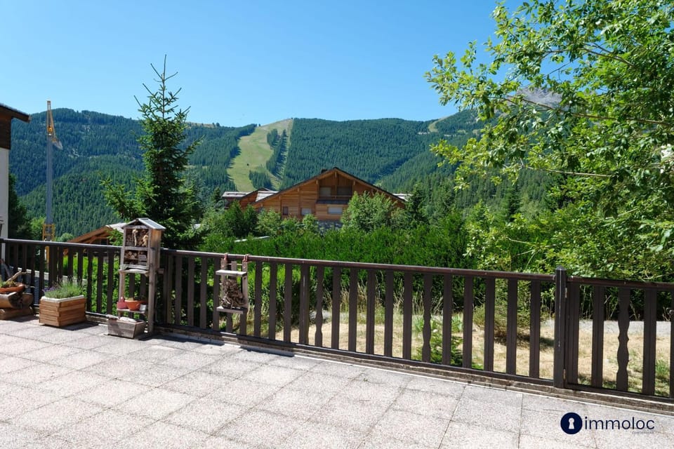 Auron apartment with terrace Apartment in Saint-Étienne-de-Tinée