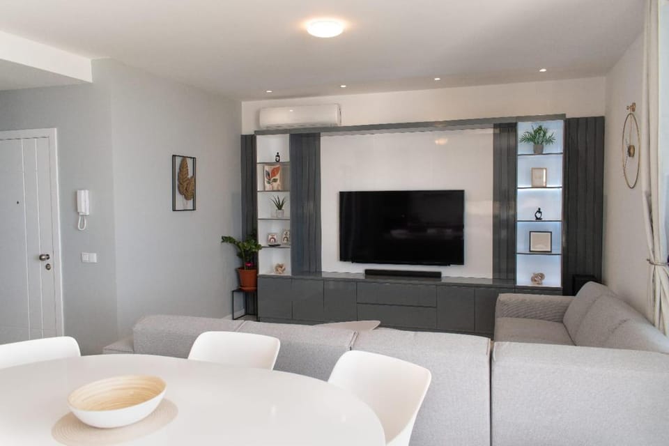 Communal lounge/ TV room, TV and multimedia, Seating area
