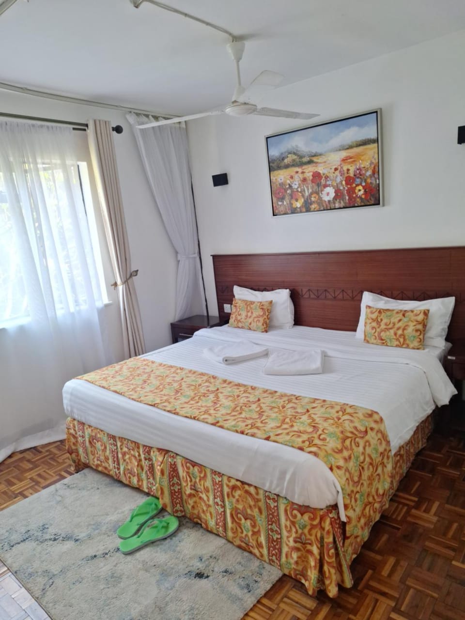 Bed, Bedroom, towels